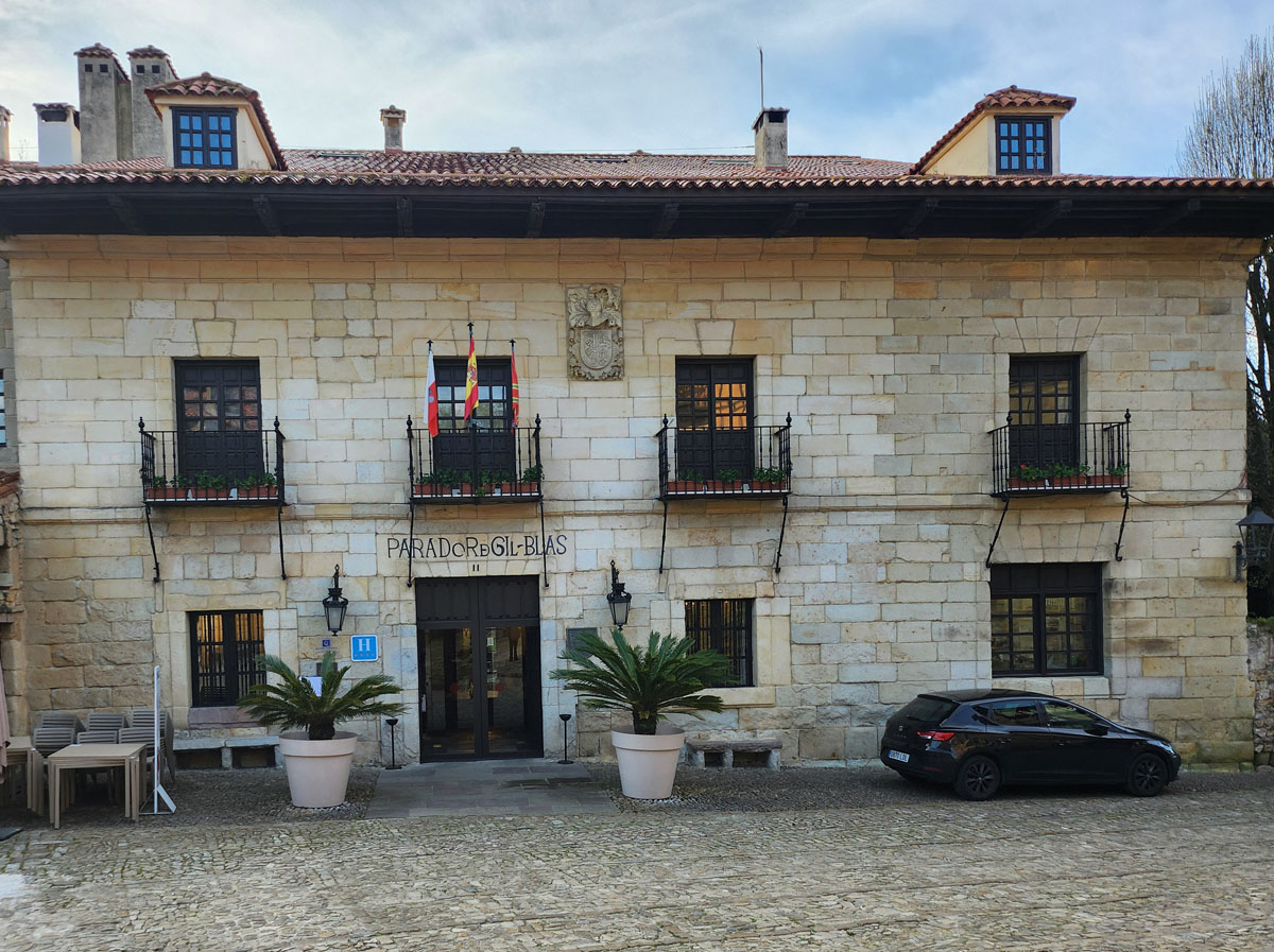 054 Santiliiana del Mar