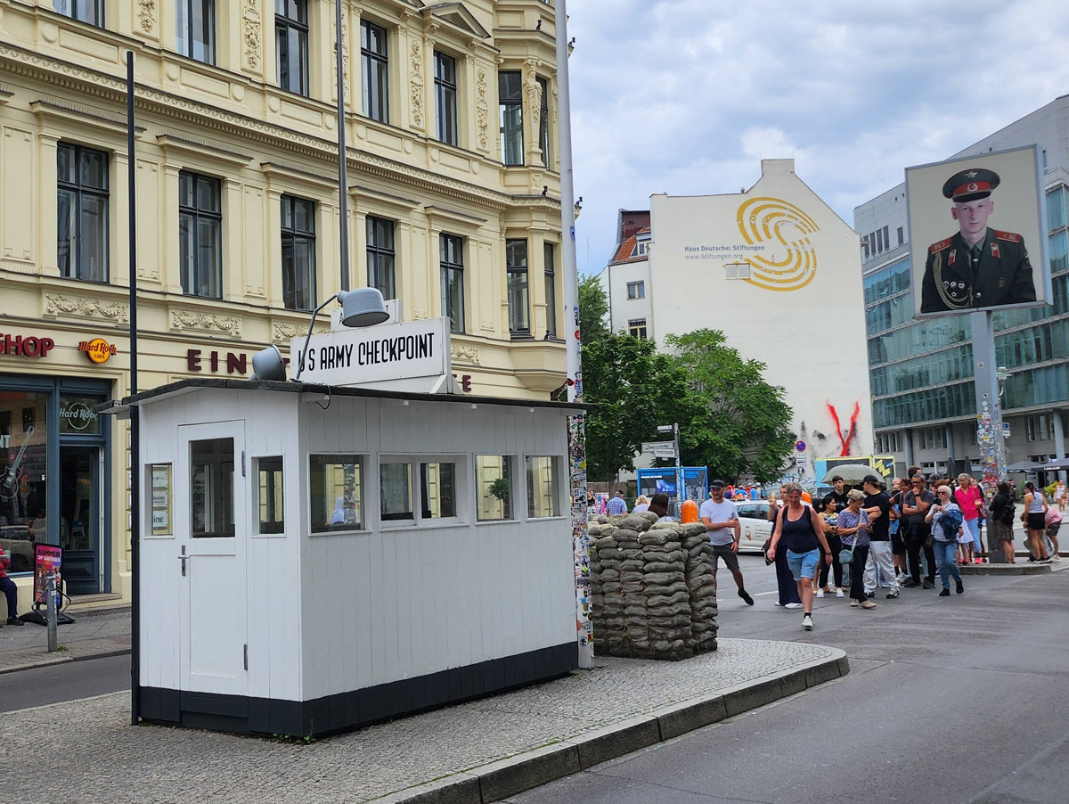 031 Checkpoint Charlie Berlin