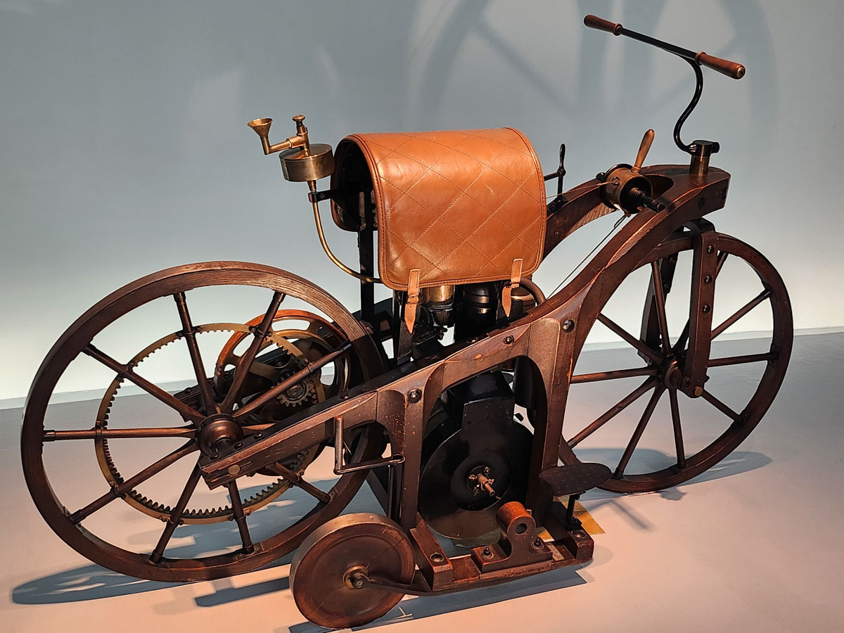 043 Mercedes Museum Stuttgart