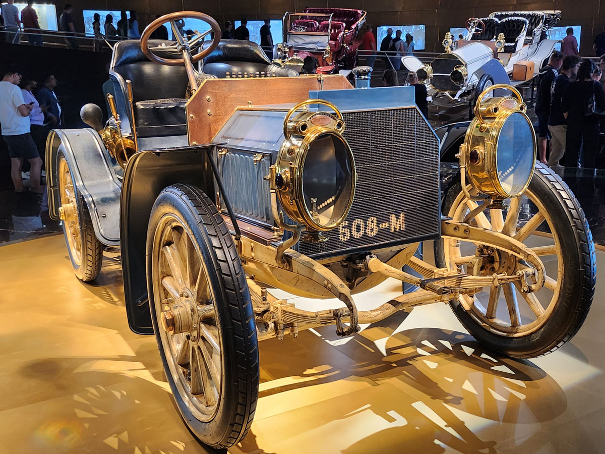 044 Mercedes Museum Stuttgart