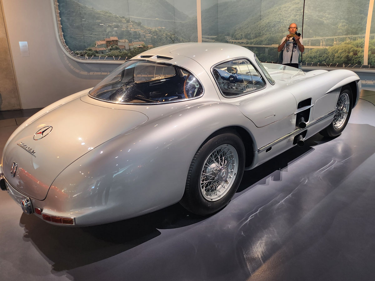 046 Mercedes Museum Stuttgart