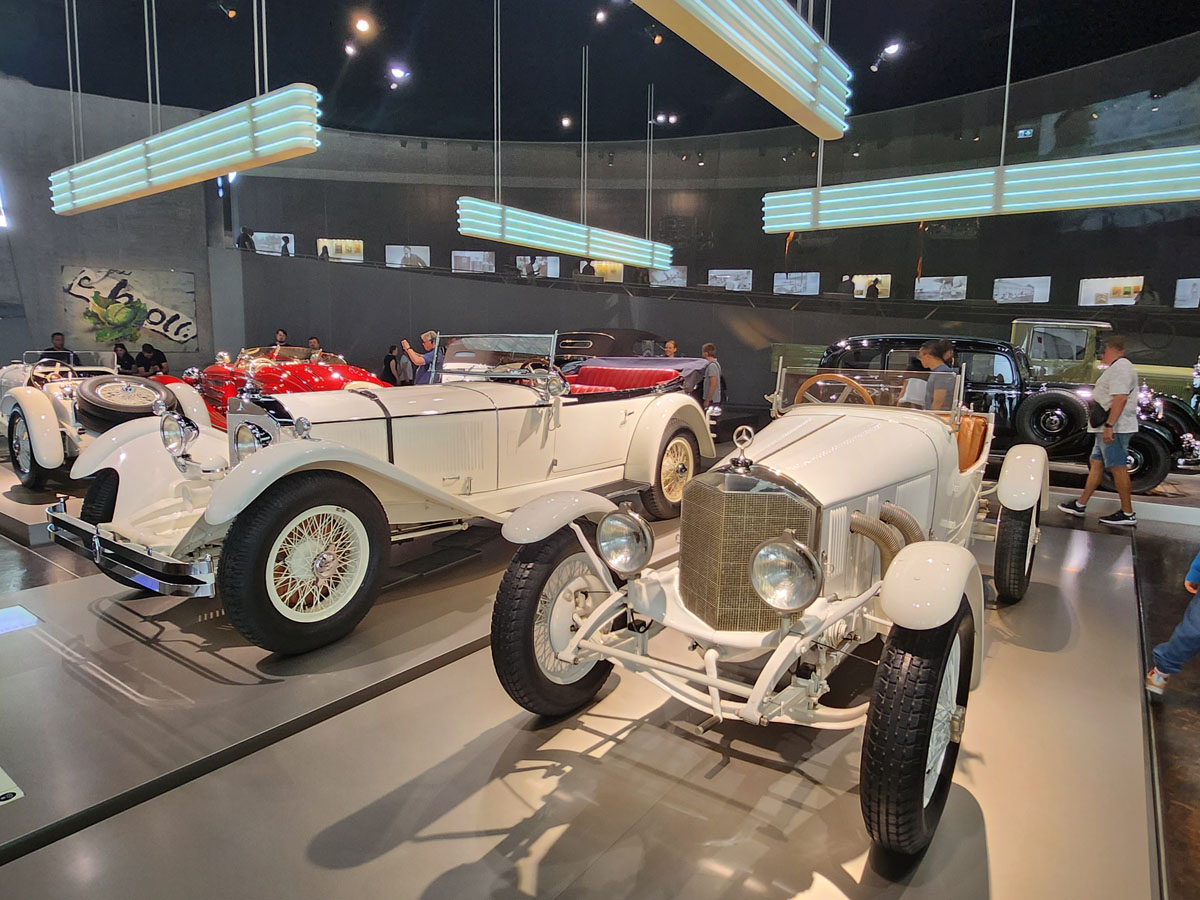 049 Mercedes Museum Stuttgart