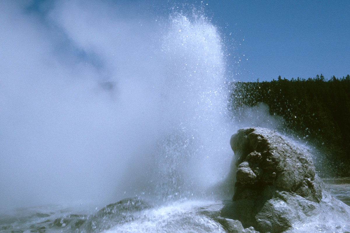 77 Ghotter Rocket Geyser Yellowstone